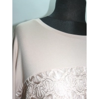 Elegancka bluzka zdobiona koronką w stylu boho - beżowa